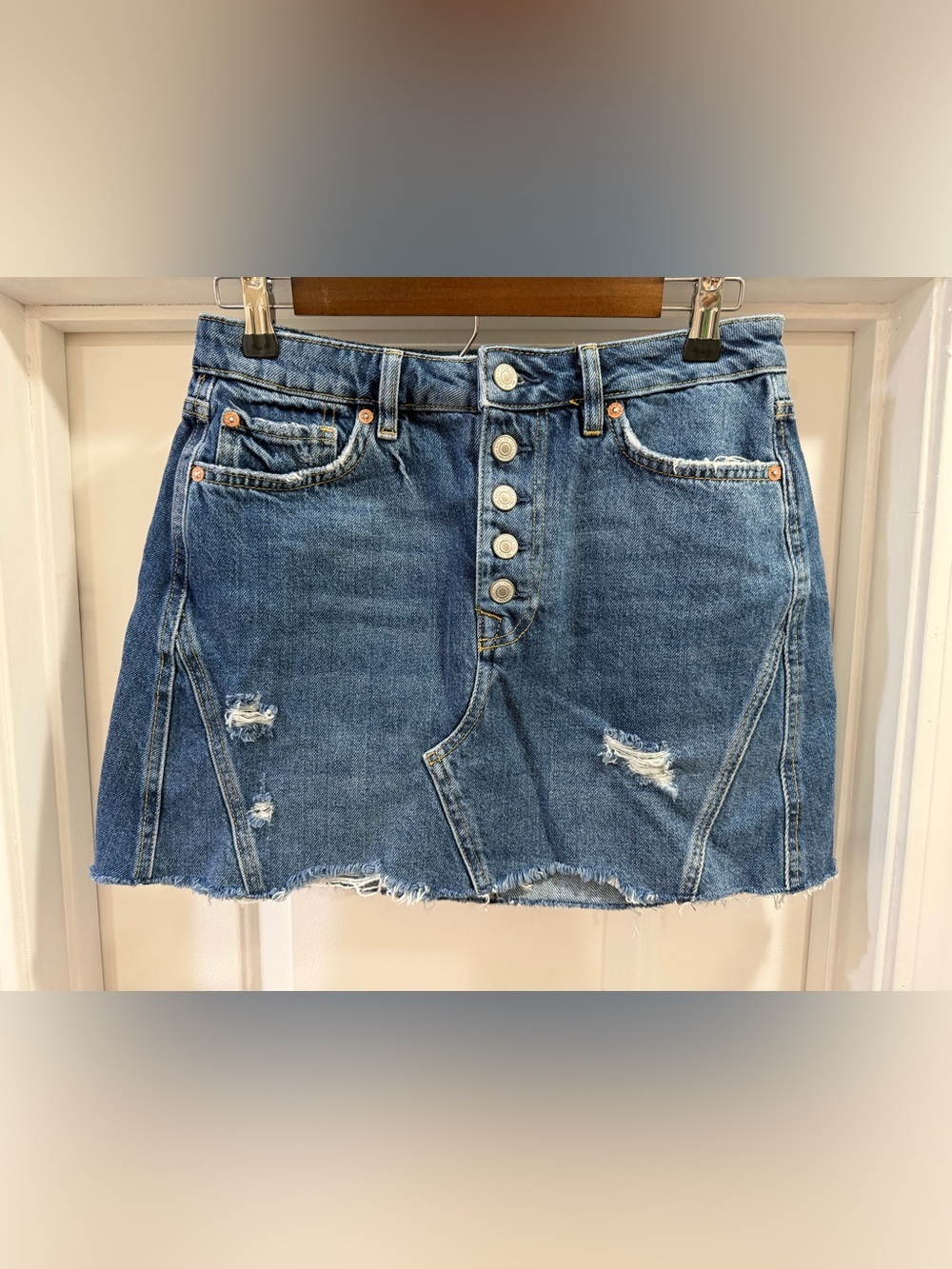 Free People Washed Blue Distressed Denim Mini Skirt Frayed Hem Size 29